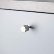 Smögen, köksknopp med mönster i aluminium