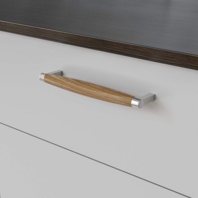 Hjo kökshandtag i rostfritt och lackad ek