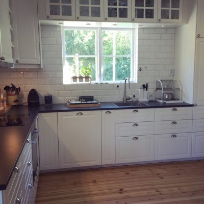 Atri med skålhandtaget Prato i rostfri look.